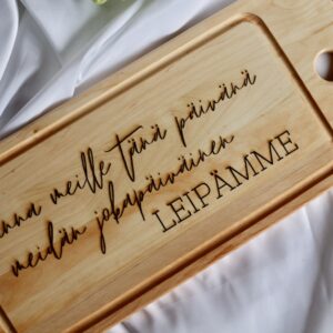 Suur lõikelaud “Meie igapäevast leiba anna meile tänapäev” (soome keeles)